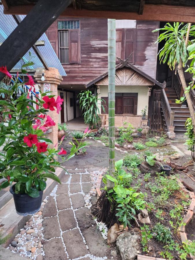 Cozy Nest Cnx Hostel Chiang Mai Exterior foto